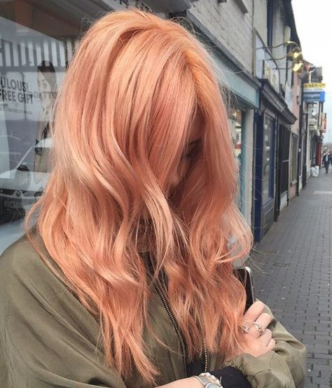 Rose Gold Hair Is The Latest Hair Color Trend  - 12 Pink Hair Shades Hair Make Up, Dyed Hair, Hot Hair Colors, Blorange Hair, Hair Hair, Hair Inspo Color, Hair Makeup, Hair Color Rose Gold, Hair Color Pastel