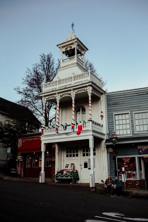 Everything you need to know before heading to the Nevada City Victorian christmas celebration. #nevadacity #christmas #california  read more here: https://whimsysoul.com/essential-things-to-know-before-attending-victorian-christmas-nevada-city/ Christmas California, White Christmas Trees, Nevada City, Christmas Celebration, World Decor, Shabby Chic Christmas, Christmas Mantle, Travel Pics, List Ideas