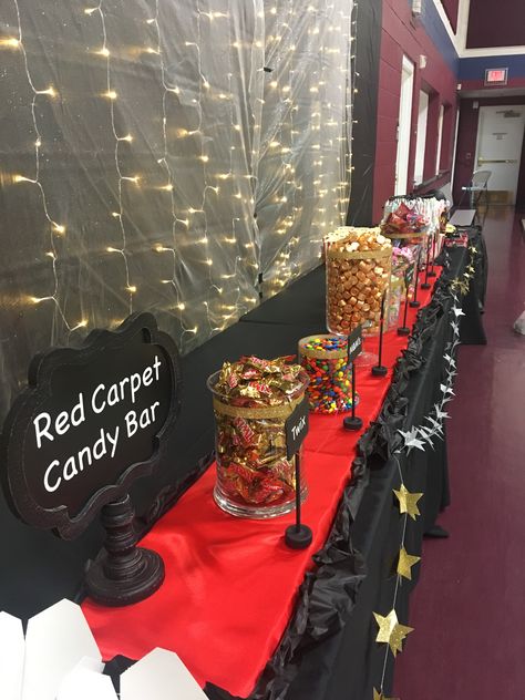 Red Carpet Party Centerpieces, Red Carpet Theme Decorations, Red Carpet Party Decorations, Red Carpet Theme Party, Red Carpet Decorations, Hollywood Party Favors, Red Carpet Themed Birthday Party, Hollywood Party Centerpieces, Red Carpet Theme