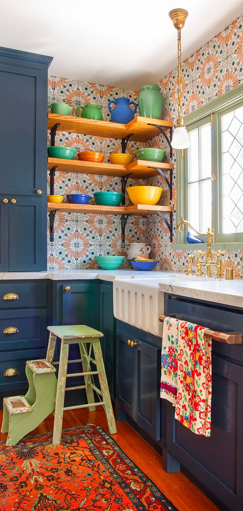From the time of 17th Century, Spain is exporting these amazing tiles to the world. They have unique patterns, lovely colors, and can add an energetic look to your kitchen’s atmosphere, also have a custom design thanks to their ability to be made by an artist. #spanishtilebacksplash #kitchenbacksplashideas #spanishbacksplash Home Décor, Rooms Home Decor, Home, Design, Spanish Tile Kitchen, Mexican Tile Kitchen, Patterned Kitchen Tiles, Mosaic Backsplash, Colourful Kitchen Tiles