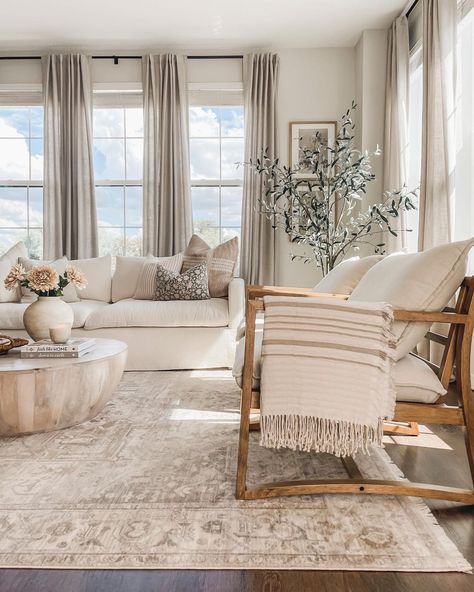 Home Décor, Home, White Couch Living Room, Cream Sofa Living Room Color Schemes, Timeless Living Room Decor, Ivory Living Room, Neutral Living Room Design, Neutral Modern Living Room, Living Room Neutral