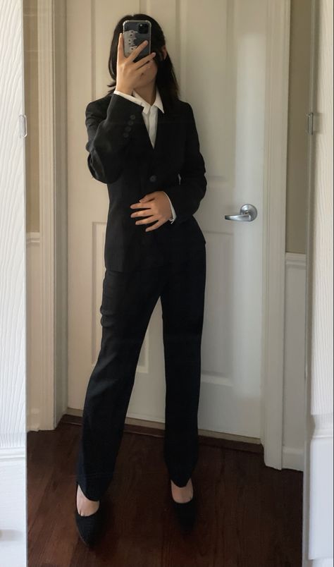 Halloween, Vogue, Women In Suits Aesthetic, Suits For Women, Causual Outfits, Pants For Women, Suit And Tie, Womens Suit Prom, Black Pant Suit