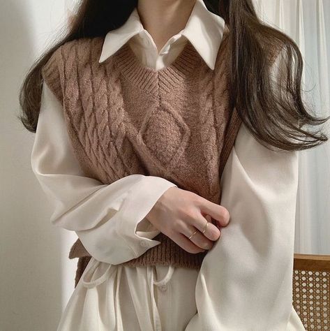 Outfits, Winter Fashion, Fashion Models, Fashion Outfits, Midsize Fashion, Fashion Fashion, Style, Fashion Trends, Light Academia Outfit Women