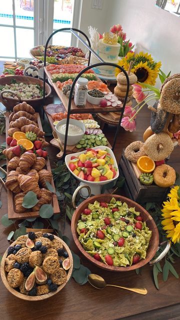 Brunch, Catering Food Displays, Catering Ideas Food, Brunch Bar Ideas, Brunch Bar, Lunch Table, Brunch Table, Brunch Catering, Lunch Buffet