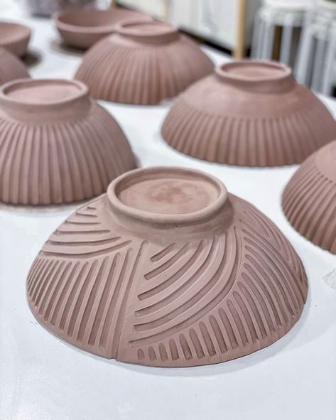 Ceramic Bowls, Ceramics Pottery Bowls, Hand Built Pottery, Ceramics Bowls Designs, Ceramics Ideas Pottery, Pottery Bowls, Slab Ceramics, Ceramics Pottery Art, Pottery Handbuilding