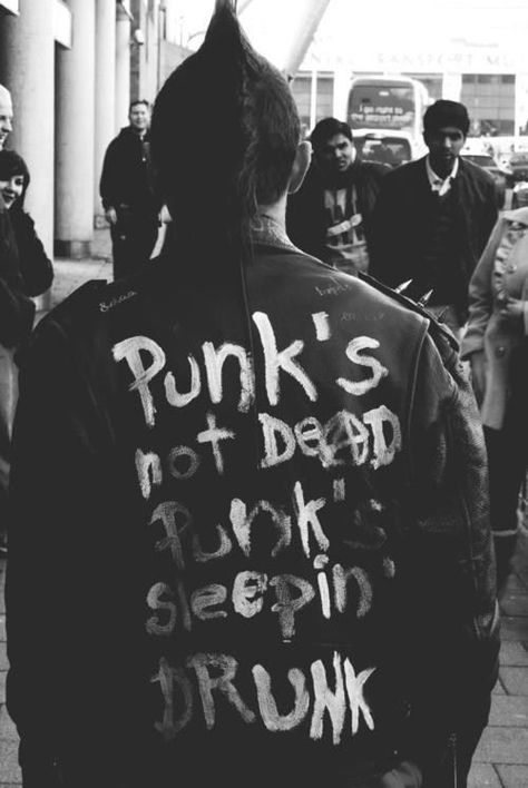 Not quite a tshirt, but look at the type on this...  @RoundhouseLDN  #punklondon  via @loveletterstype Grunge, Unisex, Punk, Punk Rock, Punk Rocker, Punk Aesthetic, 80s, Rocker, Pop Punk