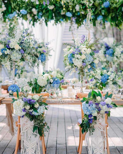 Blue And White Wedding Colors For Your Wedding Theme ★ blue and white wedding colors flowers decor table Wedding Decorations, Wedding Flowers, Floral Wedding, Hydrangeas Wedding, Wedding Table, Wedding Floral Centerpieces, Wedding Inspo, White Wedding, White Wedding Theme