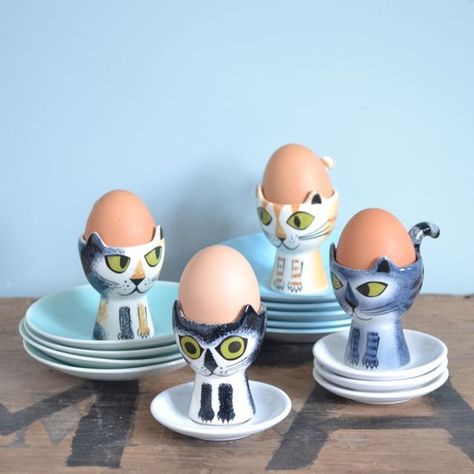 Ceramic egg holder