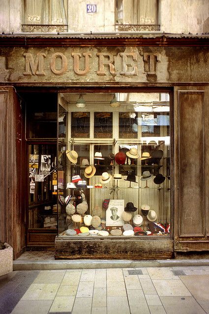chapelier Paris, Vintage, Boutiques, Boutique, Avignon, Vintage Shops, French Buildings, Shop Window, Shop Window Displays