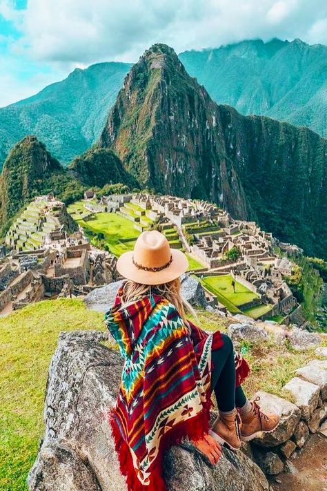 Planning a trip to Machu Picchu? Here’s what you should know about the weather and when’s the best time to visit this wonder of the world! Know more here. Peru, Cusco, Trips, Machu Picchu, Peru Travel, Cusco Travel, Peru Beaches, Lugares, Turismo