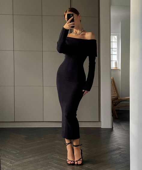 Sokele Space | Minimal Style on Instagram: “Ready for dress up season & lychee martinis🍸 _________________________________ @prettylavishuk dress *gifted Linked on stories & saved in…” Chic Outfits, Outfits, Casual, Causual Outfits, Body Con Dress Outfit, Black Tight Dress Outfit, Classy Outfits, Outfit Ideas, Fashion Outfits