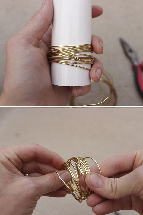 How to make gold wire wrapped napkin rings in 15 minutes for a an elegant and stylish table setting. Includes tips for selecting wire & customization options. Bijoux, Diy, Jewellery Making, Diy Rings, Napkin Rings Diy, Gold Napkin Rings, Beaded Napkin Rings, Ring Holder, Gold Diy