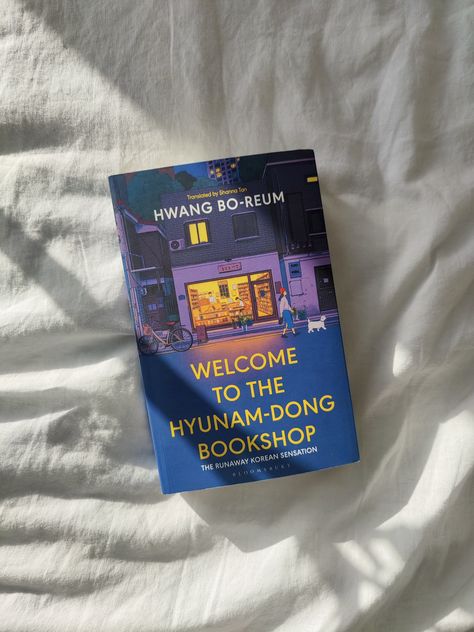 Beautiful paperback copy of Welcome to the Hyunam-dong Bookshop by Hwang Bo-reum Reading, Films, Book Lovers, Chinese Book, Japanese Books, International Books, Book Of Life, Book Club Books, A Little Life Book