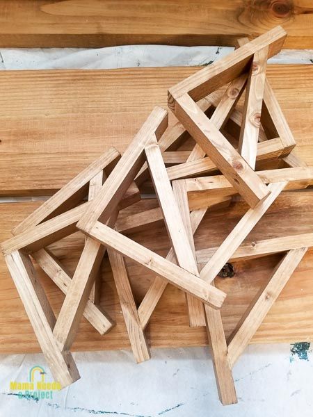 Beginner Woodworking & DIY Blog - Mama Needs a Project How To Make Shelf Brackets Out Of Wood, Shelf Brackets Diy, Diy Shelf Bracket, Diy Wood Shelves, Wooden Shelf Brackets, Diy Shelf Brackets, Diy Wooden Shelves, Diy Woodworking