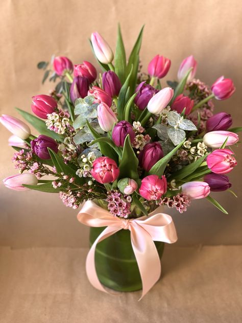 30 tulips arranged in a vase. Ideas, Design, Floral Arrangements, Floral, Tulip Arrangements, Tulip Bouquet, Flower Bouquets, Tulips Arrangement, Tulip Wedding