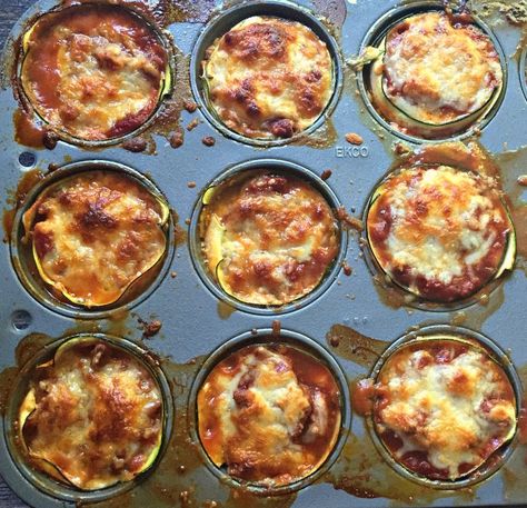 These Zucchini Lasagna Cups are a fun gluten free dish that has all the taste of traditional lasagna using zucchini instead of pasta. Courgettes, Casserole, Pasta, Ketogenic Diet, Low Carb Recipes, Muffin, Snacks, Zucchini Lasagna, Zucchini Lasagna Recipes