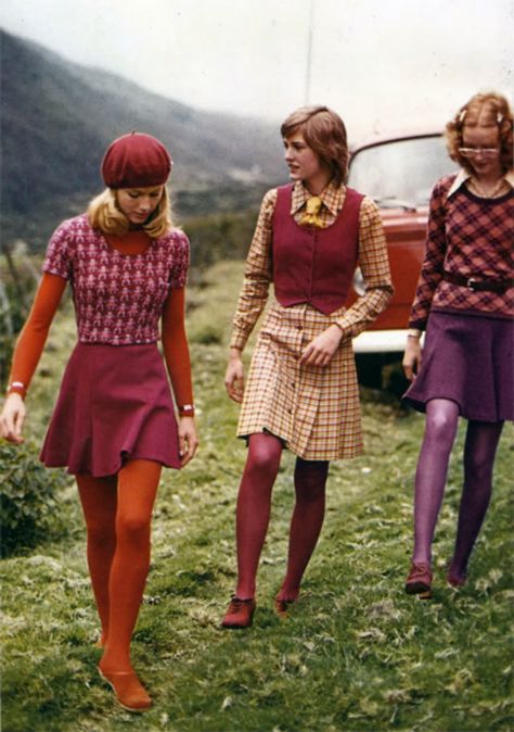 Old school cool. Mid to late 60s -- mini skirt, poor boy turtlenck, vest, matching tights. 70s Fashion, Tights, Vintage Outfits, Retro Fashion, 70s Outfits, 70s Inspired Fashion, Vest, Fashion Trends, Sixties Fashion