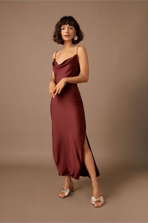 Dresses, Outfits, Evening Dresses, Guest Dresses, Guest Outfit, Satin Dress Outfit Casual, Dresses To Wear To A Wedding, Satin Cocktail Dress, Casual Satin Dress