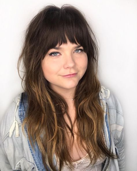 50 Most Trendy and Flattering Bangs for Round Faces in 2020 - Hadviser Bangs For Round Face, Haircuts With Bangs, Round Face Haircuts, Thick Hair Styles, Hairstyles For Round Faces, Long Textured Hair, Long Thick Hair, Bangs Long Hair Round Face, Long Hair With Bangs
