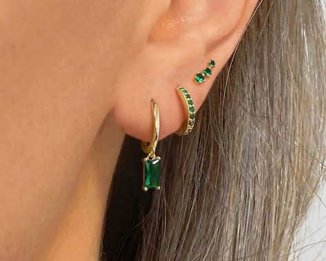 Piercing, Earrings, Small Gold Hoop Earrings, Jewelry Design Earrings, Dangle Earrings, Earings Piercings, Emerald Earrings Drop, Ear Jewelry, Delicate Earrings