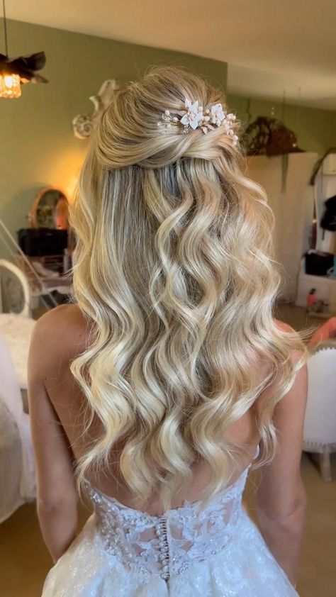 Bride Hairstyles Down, Wedding Hairstyles For Long Hair, Bridal Hair Down, Bridal Half Up Half Down, Bridal Hair Half Up Half Down, Wedding Hairstyles Bride, Bride Hair Down, Wedding Hair Half, Wedding Hair Inspiration