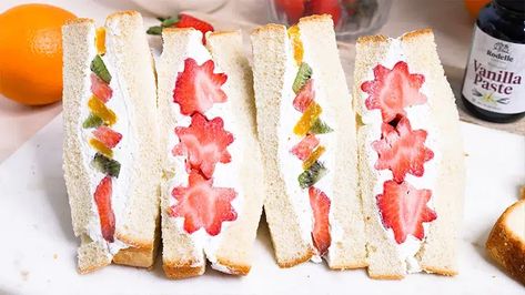Japanese Fruit Sandwich with Vanilla Whipped Cream Tea, Snacks, Treats, Breads, Sandwich Recipes, Dessert, Sandwiches, Fruit, Fruit Sandwich
