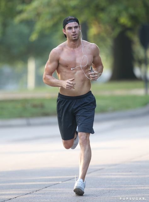 Pin for Later: Rumored New Bachelor Luke Pell Went on a Run and Made All Your Dreams Come True Fitness Models, Marathon Training, Athletic Men, Shirtless Men, Muscular Men, Man Running, Men