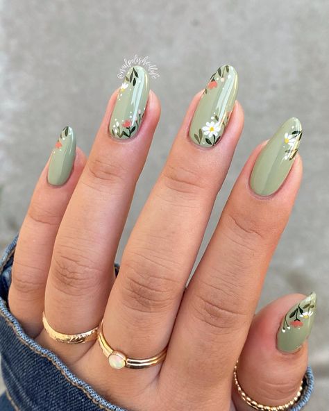 The floral nails we can't get enough of 🌼😍 💅: Sedona 📷: @nailpolishedlife Nail Art Designs, Nail Designs, Nails Inspiration, Nail Colors, Short Almond Nails, Chic Nails, Subtle Nails, Green Nail Art, Simple Gel Nails