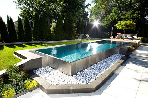We assure the best Stainless Steel Swimming Pool solutions for you at unbeatable prices. Our experts will offer you overwhelming solutions that will best suit your requirements. Pool Spa, Pool Designs, Pool Construction, Overflow Pool, In Ground Pools, Piscine Hors Sol, Pool Landscaping, Pool