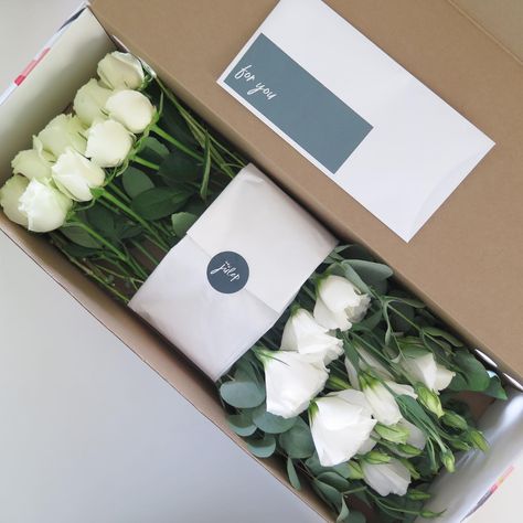 The best online flower delivery service I've found - Tech Girl Floral, Flower Delivery Box, Best Flower Delivery, Flower Delivery, Flower Delivery Service, Fresh Flower Delivery, Flower Bouquet Delivery, Online Flower Delivery, Best Online Flower Delivery