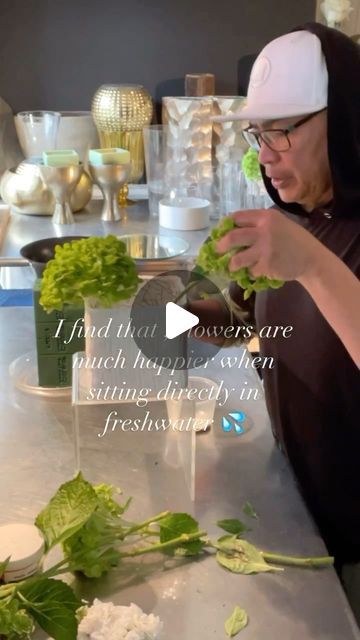 FLORAL DESIGN & WORKSHOP 🇺🇸🇵🇭 on Instagram: "Flowers stay fresher and happier for a longer period when arranged in direct water rather than in floral Oasis . Foam can potentially clog stem pours . Hindering the flower’s ability to fully hydrate .This may affect their overall freshness and longevity . 💦🌼🌿🍃🌱 . . . #freshflowers #longlastingfreshness #flowerpower #dailyinspiration #flowerfoam #frahflowerfoam #jun_pinon" Floral, Fresh, Design, Instagram, Water, Workshop, Longevity, Long Periods, Fresh Water