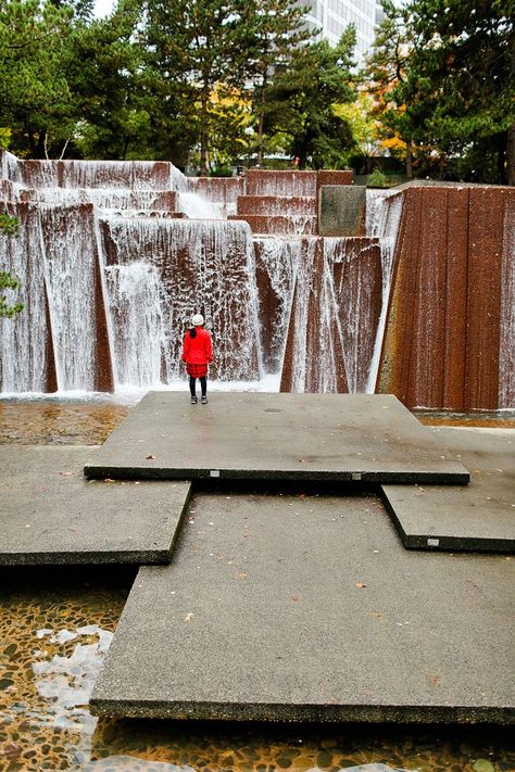 Visiting an Urban Waterfall - Ira Keller Forecourt Fountain Park (+ 25 Free Things to Do in Portland Oregon) // : Pacific Northwest, Portland, Camping, Seattle, Oregon, Destinations, Oregon Travel, Portland Oregon, Canada