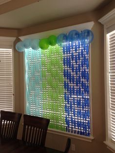 Hang streamers on the wall or window and twist them then add balloons at the top for birthday decorations. Decoration, Balloon Decorations, Baby Shower Balloon Decorations, Party Decorations, Birthday Party Decorations, Streamer Party Decorations, Diy Birthday Party, Kids Birthday Party, Birthday Decorations