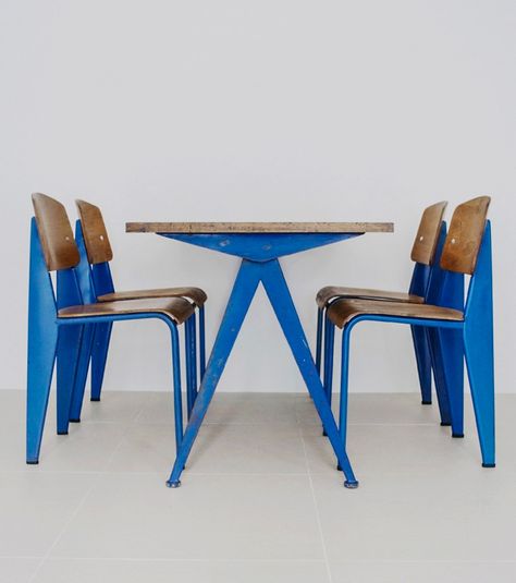 Compass table (1953) and Standard dining chairs (1950) by Jean Prouvé Art Deco, Furniture Design, Dining Chairs, Modern Furniture, Interior, Mid Century Furniture, Mid Century Modern Furniture, Mid Century Design, Dining Set