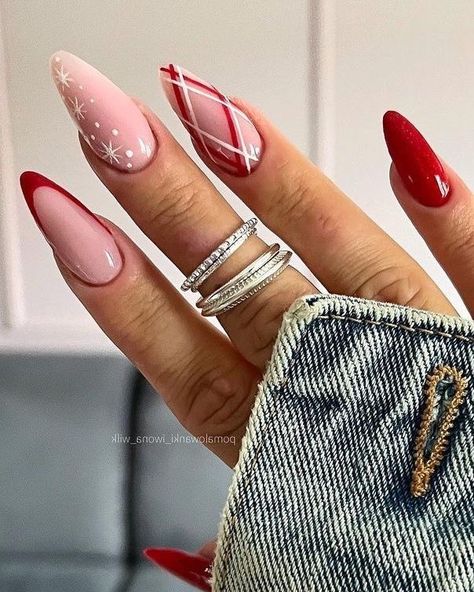 almond-shaped, red winter nails design Holiday Nails, Holiday Nails Winter, Winter Nail Designs, Nail Designs For Christmas, Trendy Nails, December Nails, Christmas Nail Art Designs, Christmas Nail Designs Holiday, Xmas Nail Designs