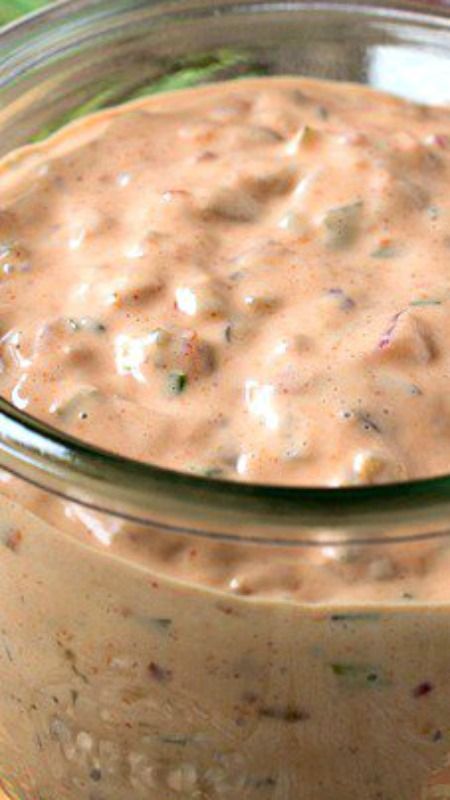 Homemade Russian Dressing ~ Easy to make with common ingredients and so much better than the bottled version! Pasta, Recipes, Sauces, Gravy, Vinaigrette, Sandwiches, Dressing, Russian Dressing, Homemade Russian Dressing