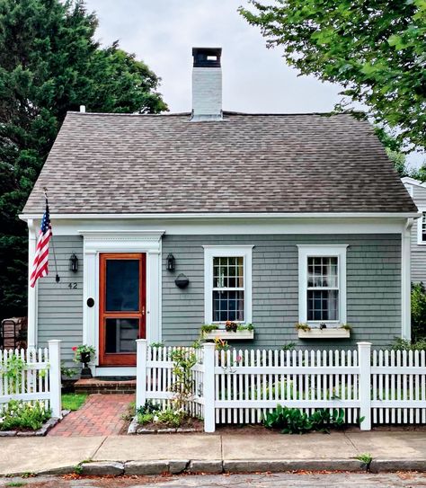 England, Instagram, New England House, New England Style Homes, New England Cottage, New England Homes, New England Style, Cottage Exterior, Cottage Homes