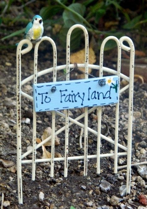 21. #Welcome - 48 Fantastic #Fairy Gardens for Your Yard ... → #Gardening #Little Fimo, Miniature, Minis, Fairy, Fairy Garden, Dekoration, Mini Fairy Garden, Fairy Land, Diy Fairy