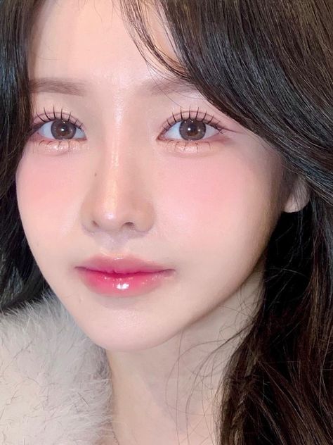 soft pink glam Korean makeup look
