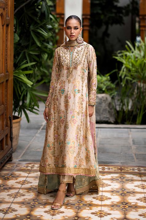 Inspiration, Haute Couture, Couture, India, Mehndi, Designer Suits For Women Indian, Indian Fashion Dresses, Modern Dress Patterns, Indian Designer Outfits