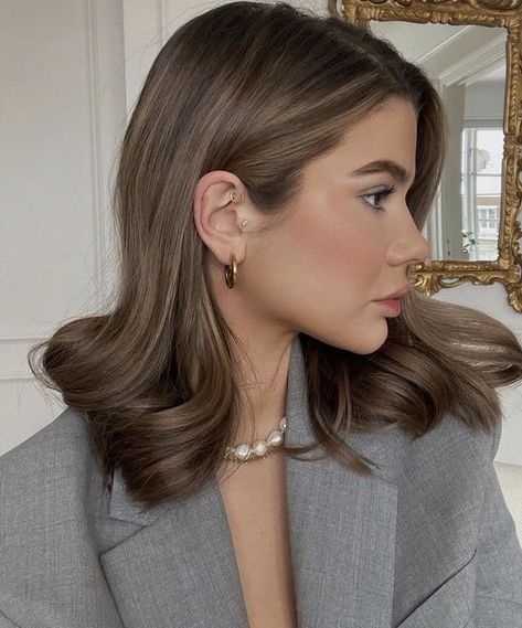 Balayage, Highlights In Brown Hair, Brown Hair Inspo, Rich Hair Color, Highlights For Brunettes, Braun Hair, Brown Hair Looks, Blonde Light Brown Hair, Highlights On Brown Hair