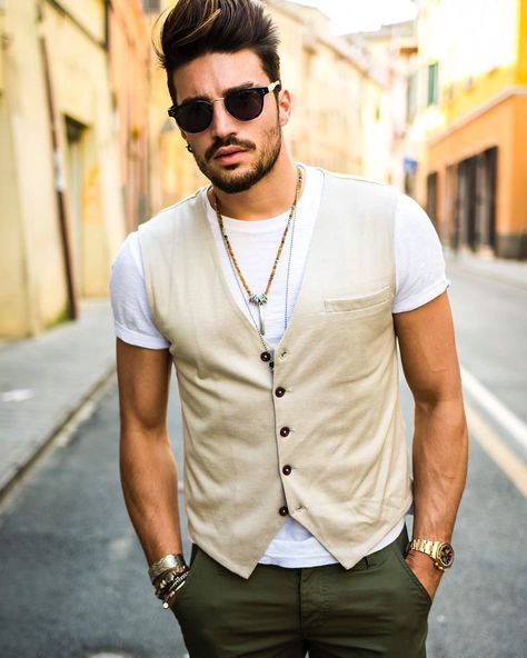 The Ultimate Guide to Men’s Summer Vests: A Staple in Your Wardrobe Men's Fashion, Giyim, Model, Men Dress, Men Looks, Mens Fashion, Mens Outfits, Mens Tops, Big Men Fashion
