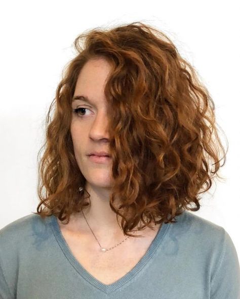 Collarbone Length Waves with Deep Side Part Thick Hair Styles, Hairstyles For Thin Hair, Bob Haircut Curly, Short Curly Haircuts, Wavy Haircuts, Curly Lob Haircut, Curly Hair Cuts, Long Face Haircuts, Curly Hair Styles