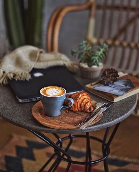 Coffee Art, Coffee Time, Afternoon Tea, I Love Coffee, Coffee Love, Coffee Break, Coffee And Books, Coffee Lover, Coffee Breakfast