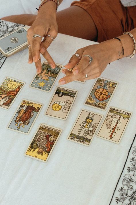 Tarot Readers, Tarot Card Reading, Tarot Card Reading Aesthetic, Reading Tarot Cards, Tarot Reading, Tarot Reading Aesthetic, Tarot Rituals, Tarot Readings, Tarot Reading Spreads