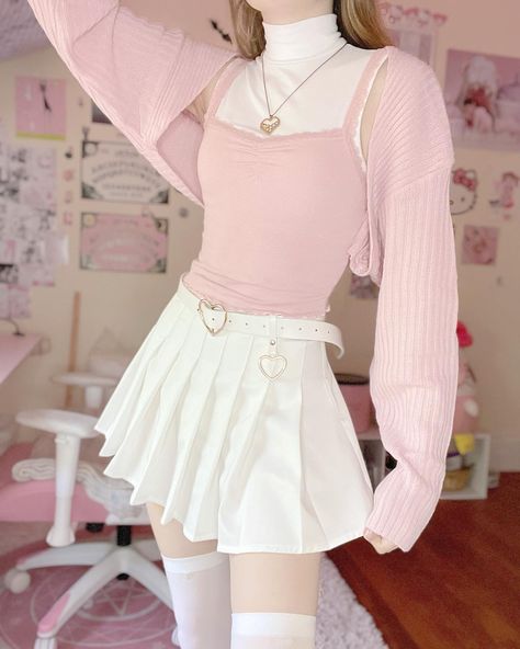 Lovely soft kawaii outfit<3 More on @jessie_logsdon on insta Kawaii Aesthetic Outfits Winter, Soft Anime Outfits, Pink Outfits Kawaii, Cutesy Outfits Pink, Kawaii Soft Outfits, Pastelcore Aesthetic Outfits, Pink Soft Aesthetic Clothes, Pink Kawaii Aesthetic Outfits, Soft Pink Outfits Aesthetic