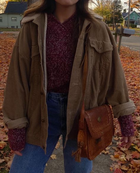 sweater, vintage denim, corduroy jacket, vintage outfit Casual, Vintage, Hippies, Winter Outfits, Vintage Fall Fashion, Artsy Fall Outfits, Vintage Winter Outfits, Fall Indie Outfits, Vintage Fall