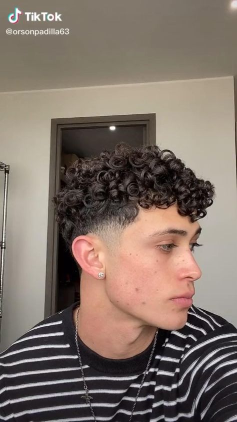Boys With Curly Hair, Men Curly Hair, Boys Curly Haircuts, Curly Man Hair, Cortes De Cabello Corto, Men Haircut Curly Hair, Mens Haircuts Short Hair, Men Curly Hairstyles, Boys Haircuts Curly Hair
