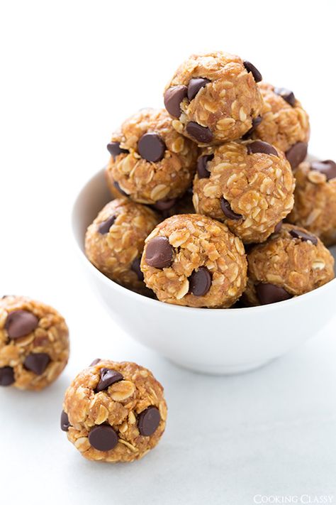 No Bake Energy Bites - so easy to make (no cooking or baking) and highly addictive. Like eating oatmeal peanut butter cookie dough! Dessert, Snacks, Foodies, Healthy Sweets, Desserts, Protein, No Bake Energy Bites, Energy Balls Healthy, Healthy Treats