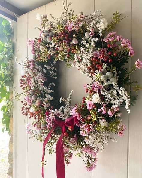 Willow Crossley Creates on Instagram: “Im doing a couple of online wreath workshops in the next few weeks with @telegraph and @anthropologieeu and have designed a wreath kit with…” Decoration, Floral, Flowers, Pink Christmas, Flower Farm, Spring Wreath, Bloom, Seasonal Wreaths, Pink Christmas Decorations